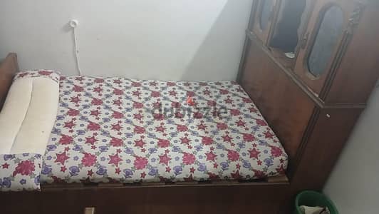 غرفه نوم بمكتبه بحاله جيده