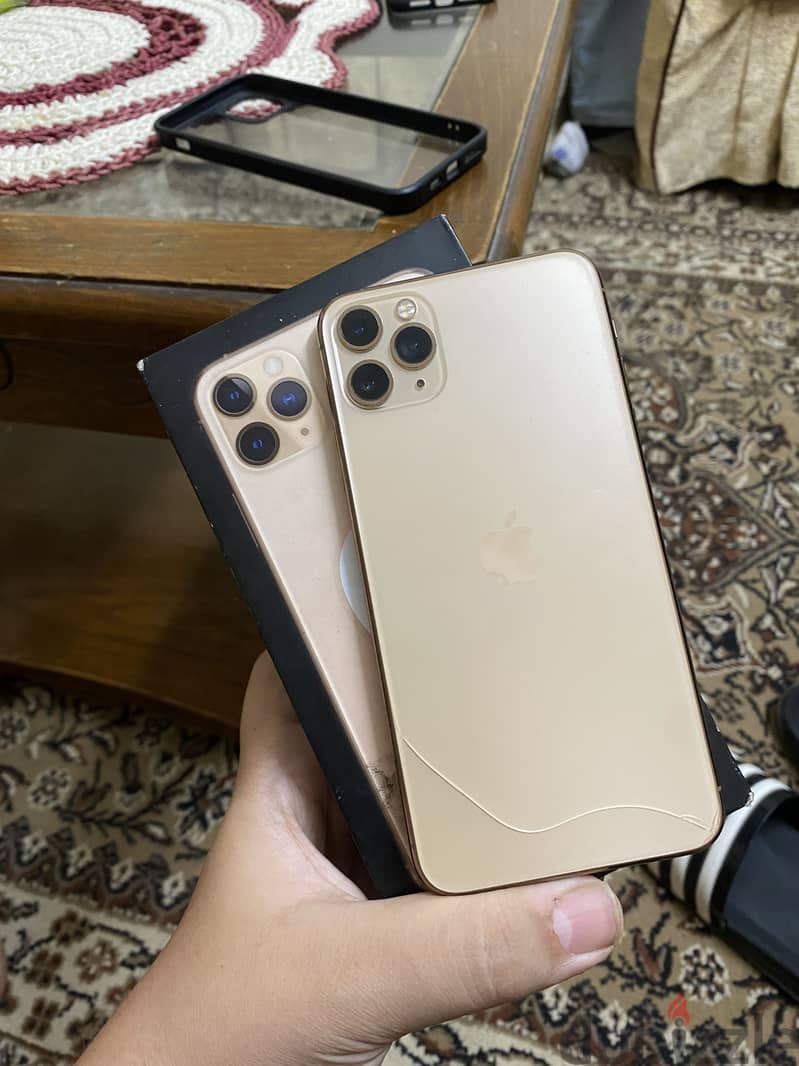Apple - iPhone 11 Pro Max 2
