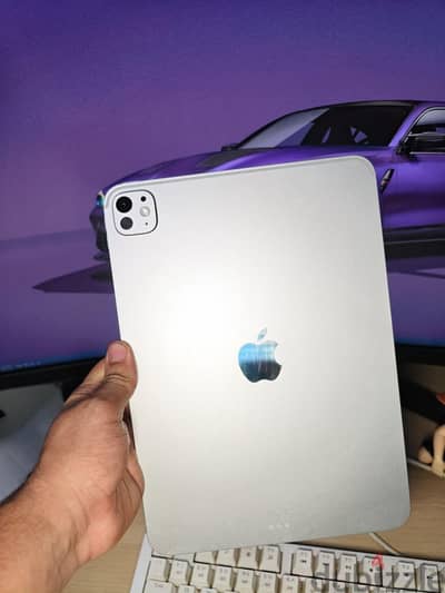 Ipad pro 13inch m4.256G. Cellular كسر زيرو