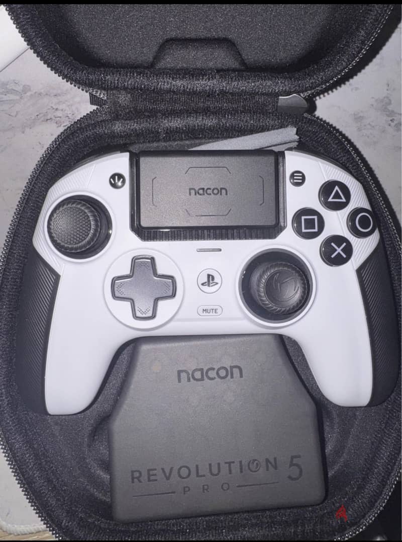 nacon revolution 5 pro 1