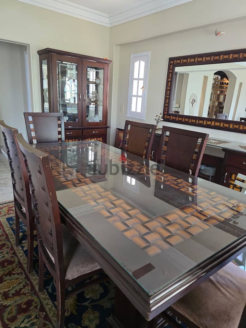 Dining room table with 6 chairs 3
