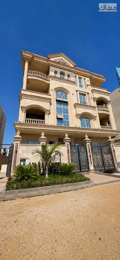 Duplex for immediate delivery, 360 square meters on the northern ninety in front of the Al Ahly Club, the first number on the road, which means you can move in right now and you have a share in the land, and the legal papers are 100% valid.
