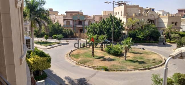 فرصة مميزة للسكن في موقع راقٍ وحيوي بالتجمع الاول، شقة أول سكن داخل فيلا بتشطيب سوبر لوكس وإطلالة مفتوحة على ميدان.