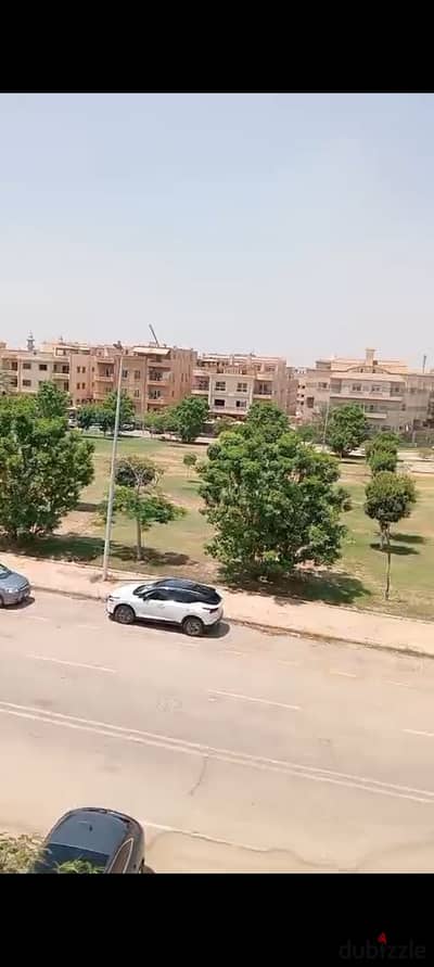 شقة للإيجار بالمرجرس 5 فيلات بجوار مسجد فاطمة الشربتلي ومحور مصطفى كامل! موقع استراتيجي راقٍ بقلب التجمع الخامس وعمارة بأسانسير.