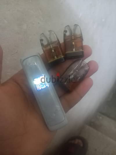 فيب uwell g4 بـ شاشة و لحد ٣٥ واط معاها ٢ كارتدج سليم للبيع