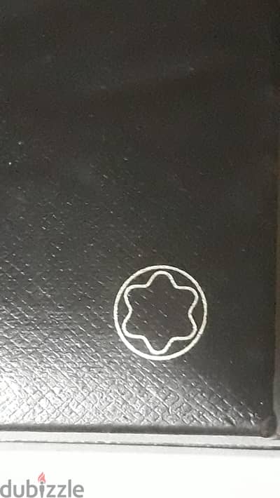 montblanc cufflinks box with one cufflinks only is broken