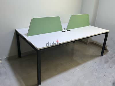مكتب موظفين ثنائي