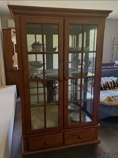 Silverware cabinet