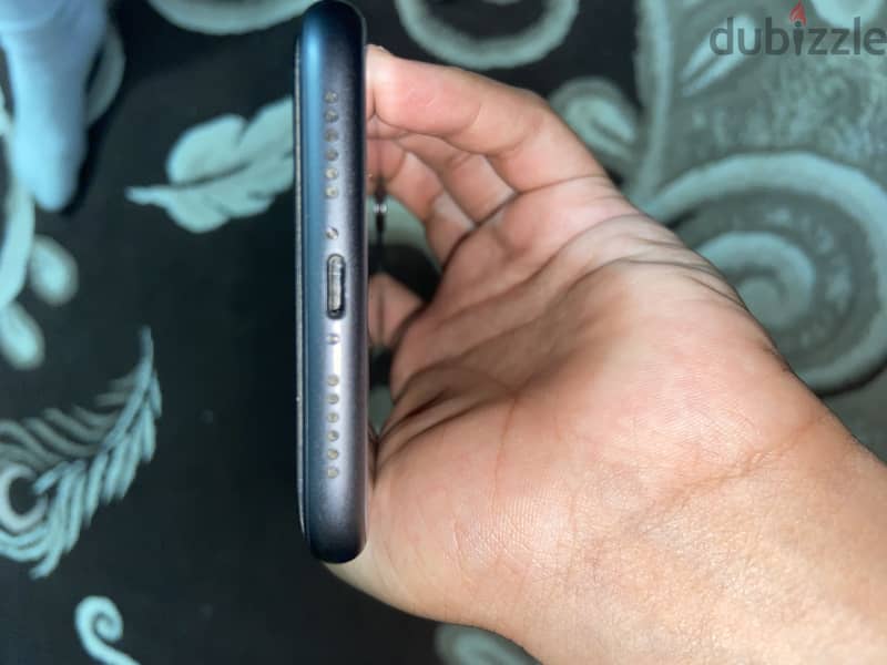 Apple - iPhone 11 3