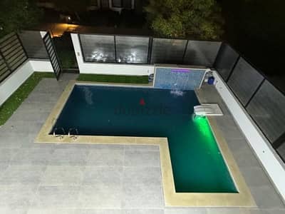 Elegance & Luxury Villa with private pool, Triple play internet.