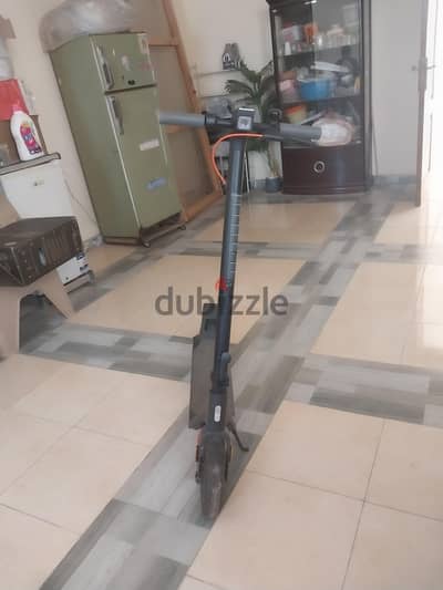 سكوتر xiaome 4 lite 2nd gen للبيع بحاله ممتازه استعمال اقل من ٨ شهور