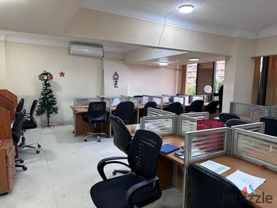 شقة للبيع في مصر الجديدة أمام الكلية الحربية، 3 غرف، تصلح سكني أو إداري، مسجلة شهر عقاري، الدور الأول، 2 أسانسير، حصة في الأرض