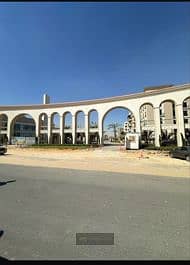 للبيع شقة مميزة في كمبوند Village West – الشيخ زايد 167 متر 3 غرف نوم (منهم غرفة ماستر موقع مميز على الفيلات بحري صريح