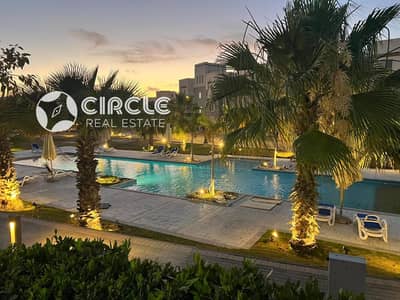 شاليه أرضي بحديقة للإيجار اليومي في أمواج، الساحل الشمالي حديقة خاصة تفتح مباشرة على حمام السباحة جاهز تماماً للمصيف