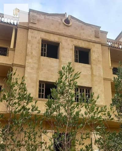 شقة للبيع في البنفسج 12 – التجمع الخامس 220 متر في موقع مميز بالقرب من التسعين الشمالي  دقائق من الجامعة الأمريكية وجامعة المستقبل