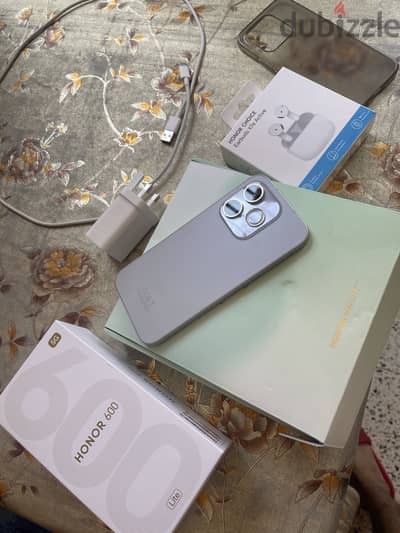 Honor 600 lite بحالة الزيرو بالضمان + X7e buds