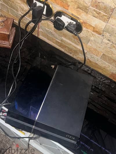 بلايستيشن ٤ للبيع