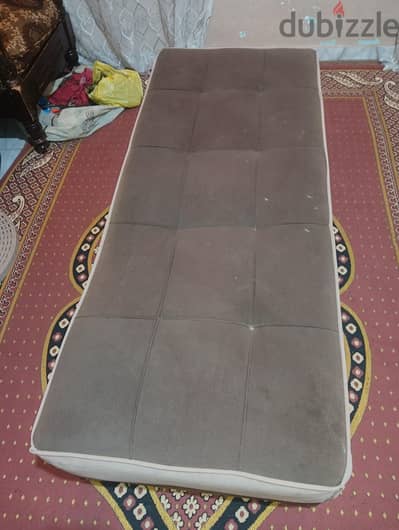 كنبه  بحاله جيده فى سيدى بشر
