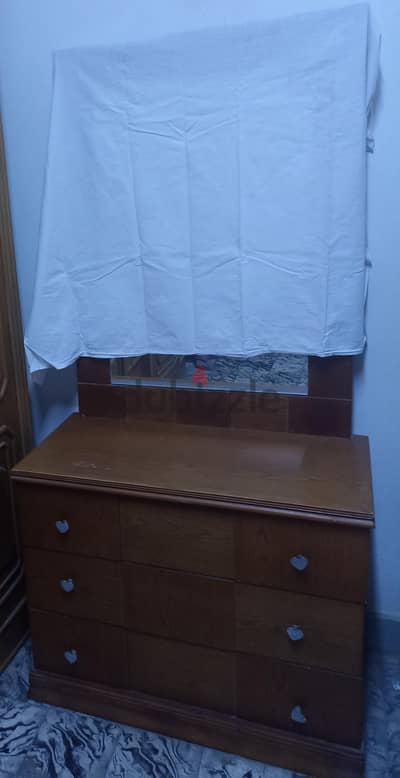 vanity table