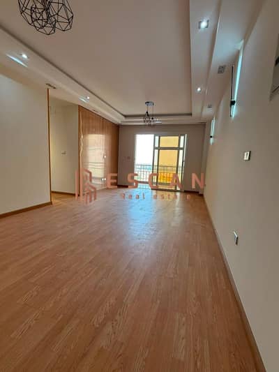 Apartment for sale in Madinaty B7, special finishes, prime location near services, kitchen included.