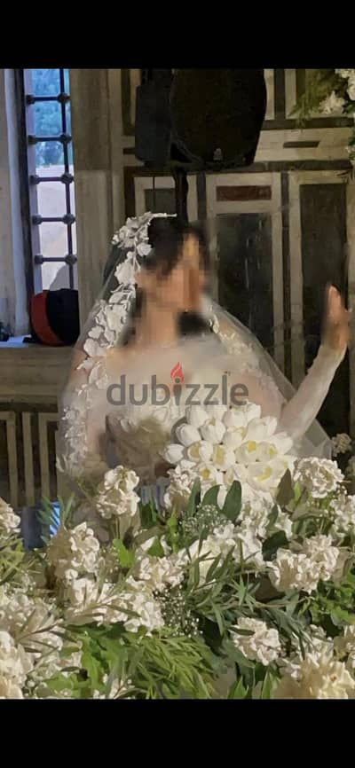 فستان فرح بمشتملاته