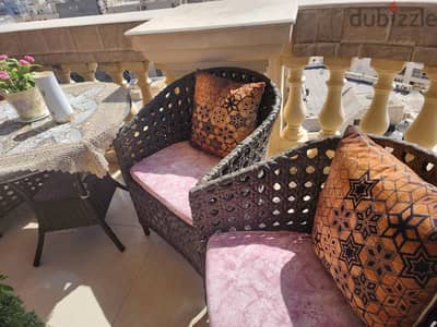‎ طقم للبلكونة مكون من كنبة و2 فوتيه وترابيزة مصنوع من الراتان