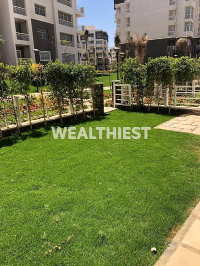 حديقةٌ تُعانق الأفق في B10: حيث تلتقي فخامة العمارة بسكينة الطبيعة. استلام فوري لأرضِ أحلامك في قلب مدينتي.