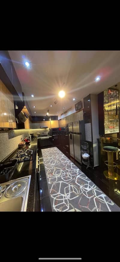 300m² basement unit in Gardenia Heights 2, featuring two entrances, two gardens, and central air conditioning.