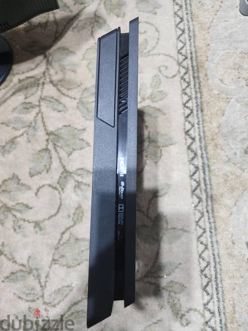 Ps4 slim ,barely used, zero condition 2