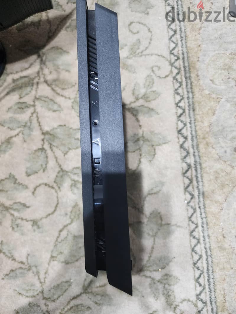 Ps4 slim ,barely used, zero condition 3