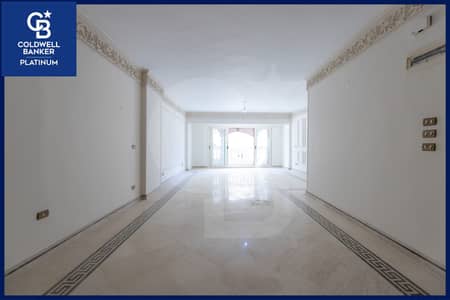 Apartment for sale in Kafr Abdo (Amir Al-Bihar Street), 180 sqm; features an open street view; price includes a parking space.