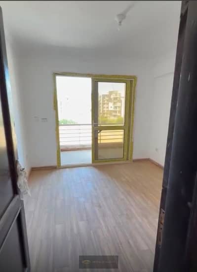 شقة للبيع في جنة أكتوبر – نموذج B 130 م² | الدور الثاني | ناصية على 3 واجهات | موقع مميز جدًا