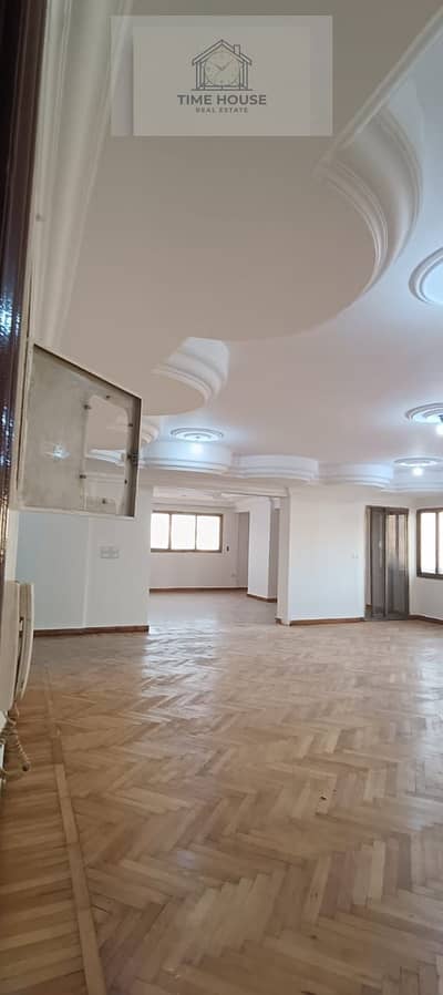 Office for rent on Al-Mirghani Street, close to all services - Ultra Lux