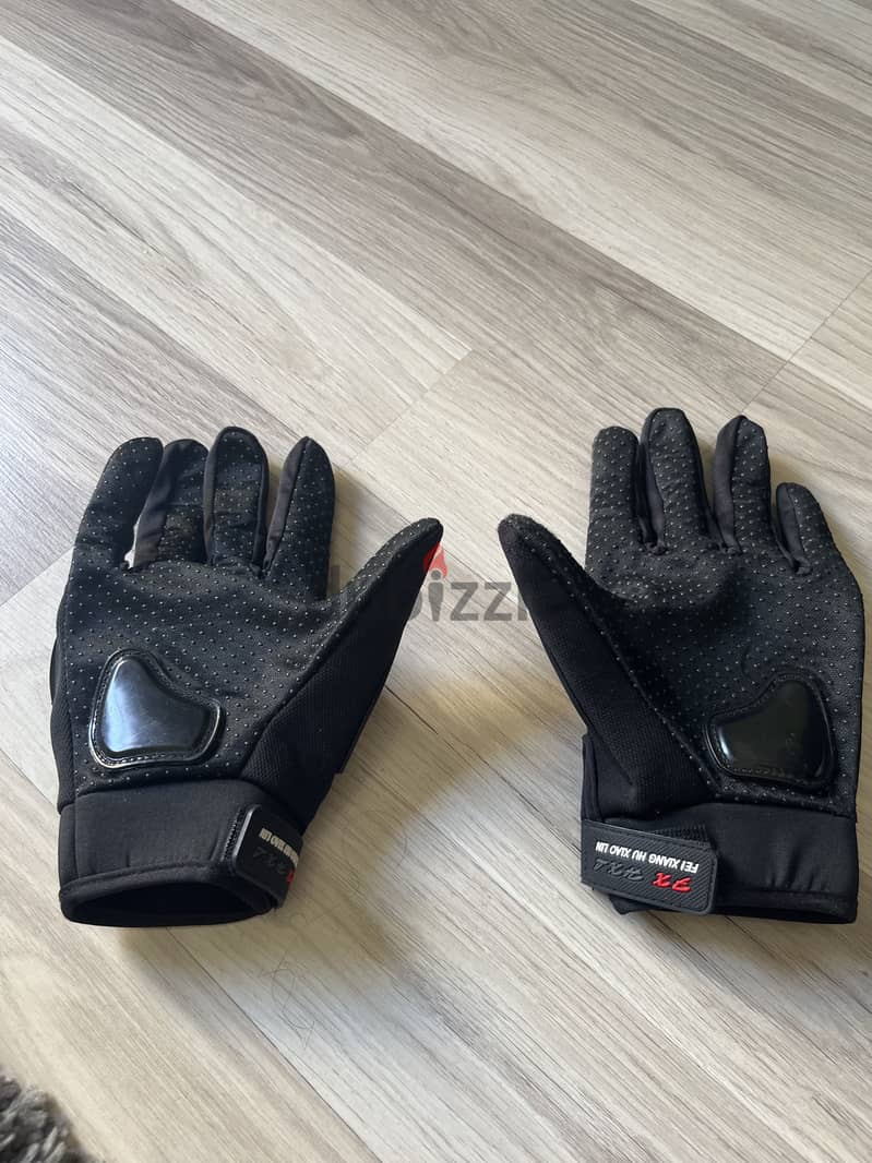 Motorcycle gloves 1