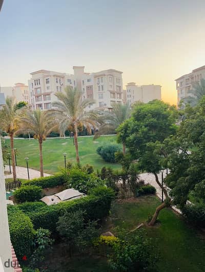 فرصه للبيع في مدينتي شقه 175م في B1 تشطيبات خاصه فيو وايد جاردن بموقع متميز وسعر مناسب