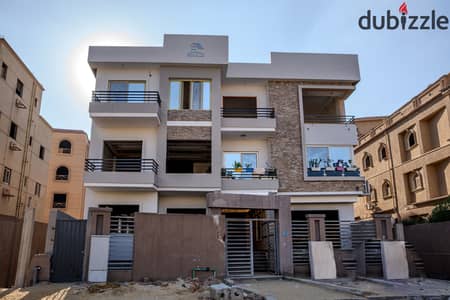 For lovers of the open view in the upscale neighborhoods of Sheikh Zayed, in the villas area, a roof apartment of 200m with a terrace of 25m next to Al-Amal Street and Espana Plaza Mall, with facilities for payment.