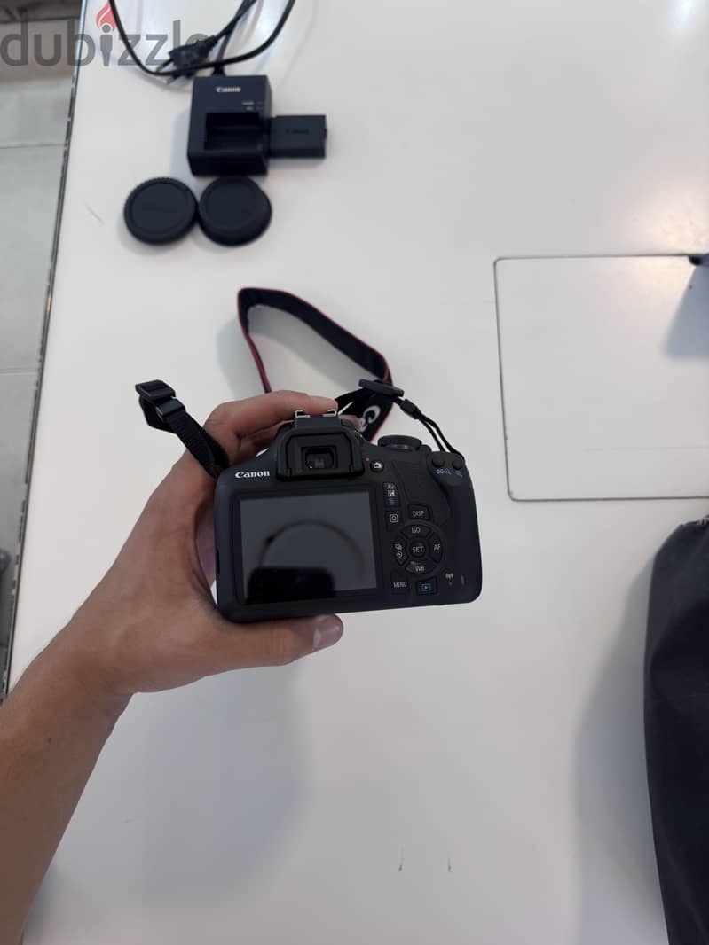 Canon eos 2000D 2