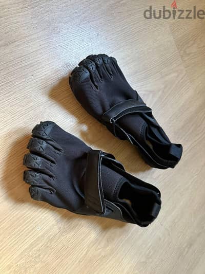 Vibram Five fingers | حذاء رياضي فيبرام خمس اصابع للقدمين| مقاس 44