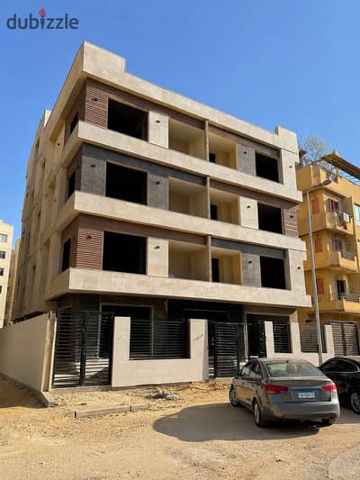 من المالك شقة 3 غرف نوم بحري 260م  بجوار الجامعة الأمريكية استلام فوري  موقع مميز بالقرب من الرحاب بالتجمع الخامس