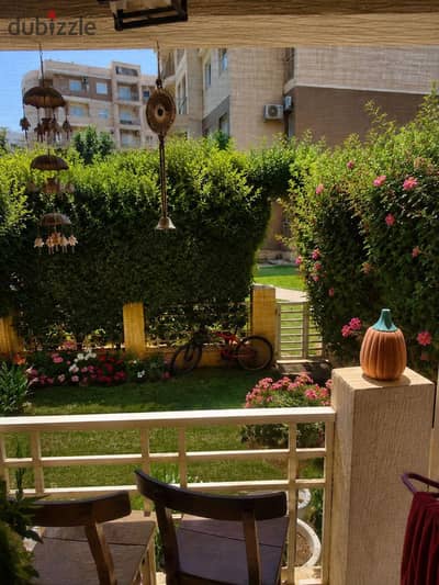 مدينتى شقه للبيع ارضى بحديقه فى الb11