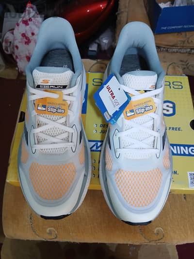 skechers slip ins max cushioning 2.0 اصلي مقاس ٤٤ (٢٨. ٥) سم بحاله زيرو