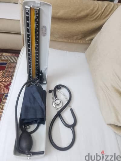 جهاز ضغط زئبقى ومعاه سماعه والزئبق مليان