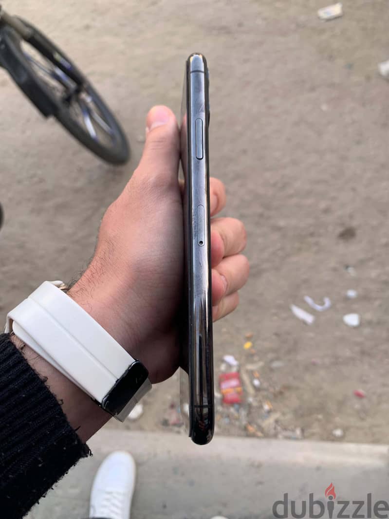 Apple - iPhone 11 Pro Max 2
