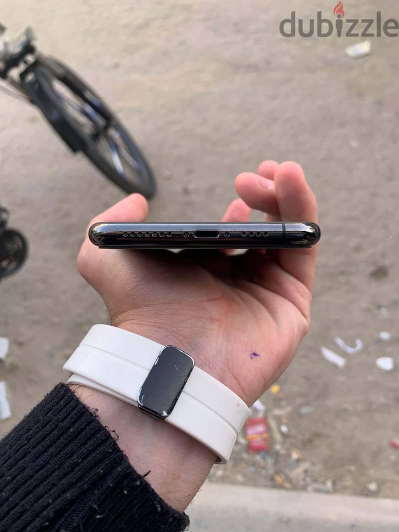 Apple - iPhone 11 Pro Max 3