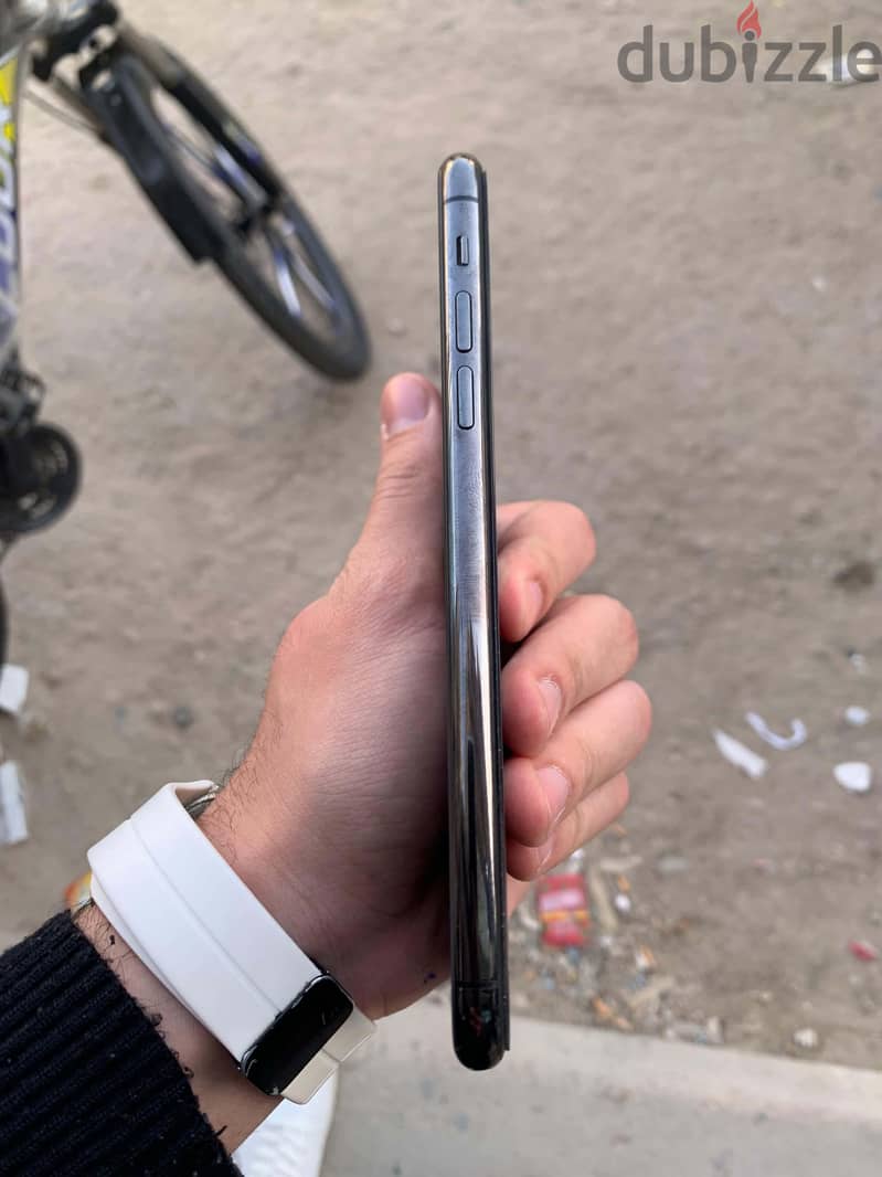 Apple - iPhone 11 Pro Max 4