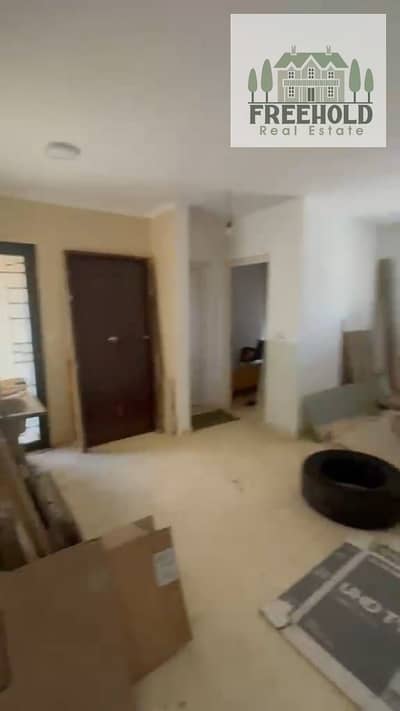 Studio for sale, 64 sqm, street view, prime location opposite All Seasons Park, minutes from all services in Madinaty B11