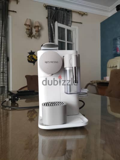 مكنه قهوه Nespresso Lattissima One