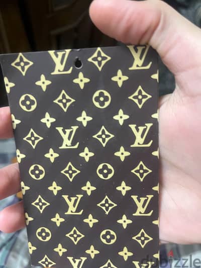 شوز LV