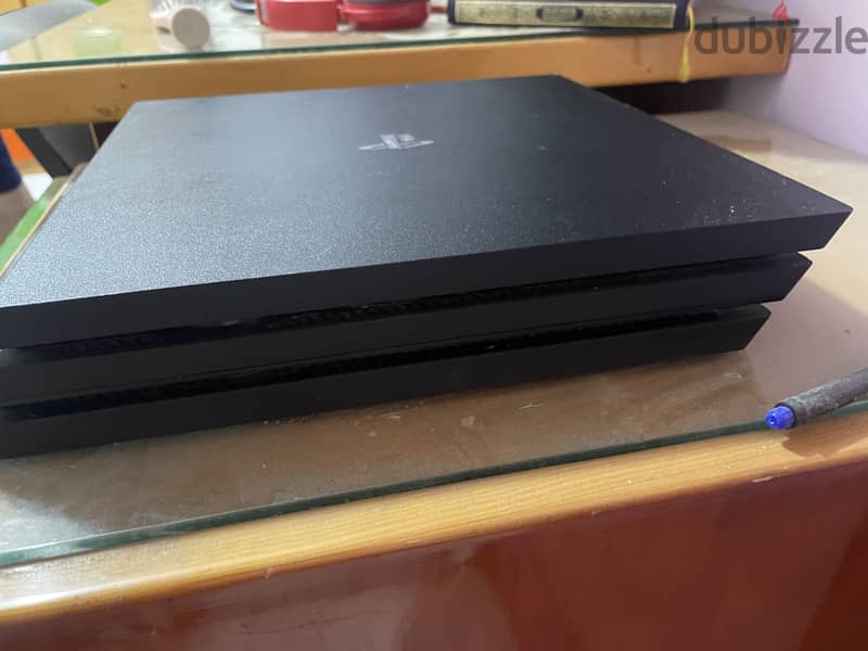 PlayStation 4 pro 1Tera 3