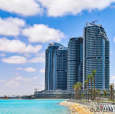 عاين و استلم فوري بجوار ابراج العلمين مباشرة شقة بحري الطريق متشطبة بالكامل بالتقسيط للبيع في الحي اللاتيني مدينة العلمين الساحل الشمالي